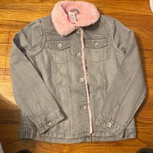 Jean jacket with sequins heart of the back lined with pink fur
